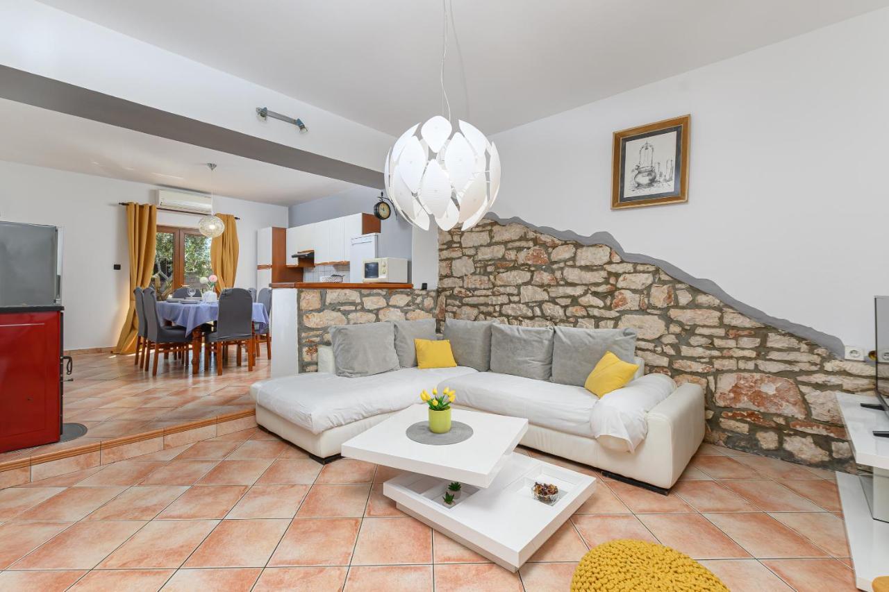 Villa Carla With Private Pool & Kids Playground - Pet Friendly Mutvoran Exteriér fotografie