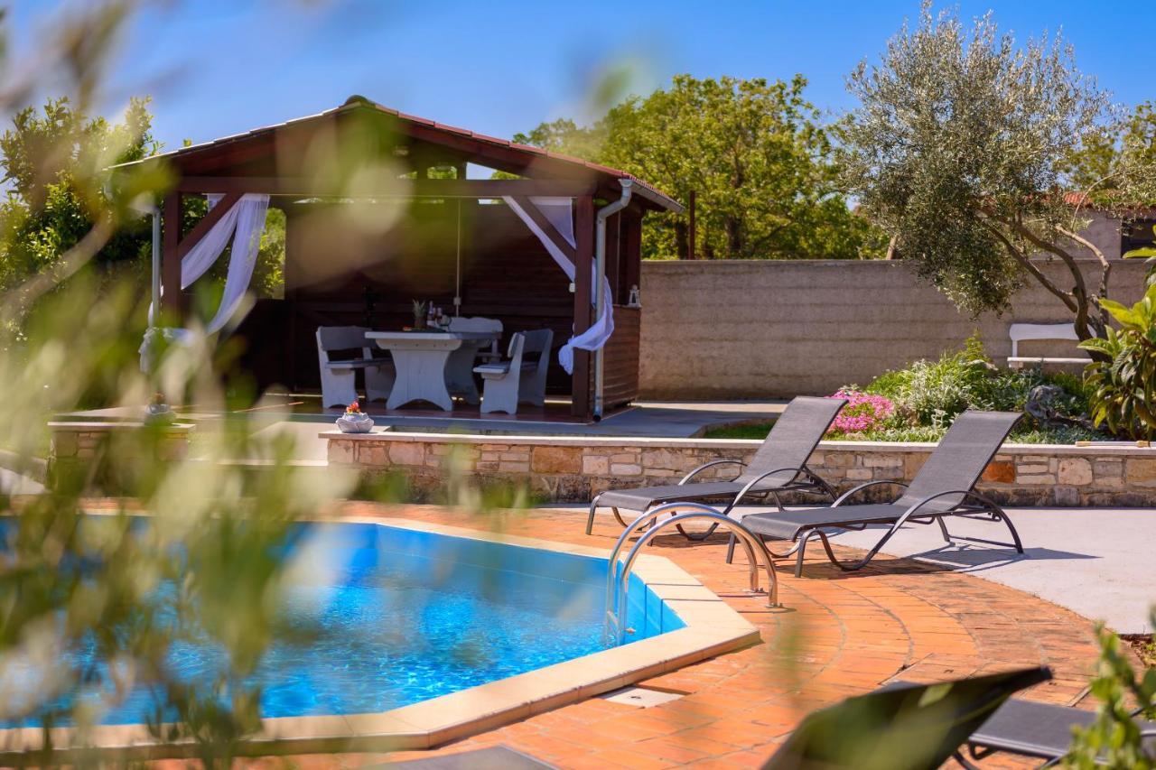 Villa Carla With Private Pool & Kids Playground - Pet Friendly Mutvoran Exteriér fotografie