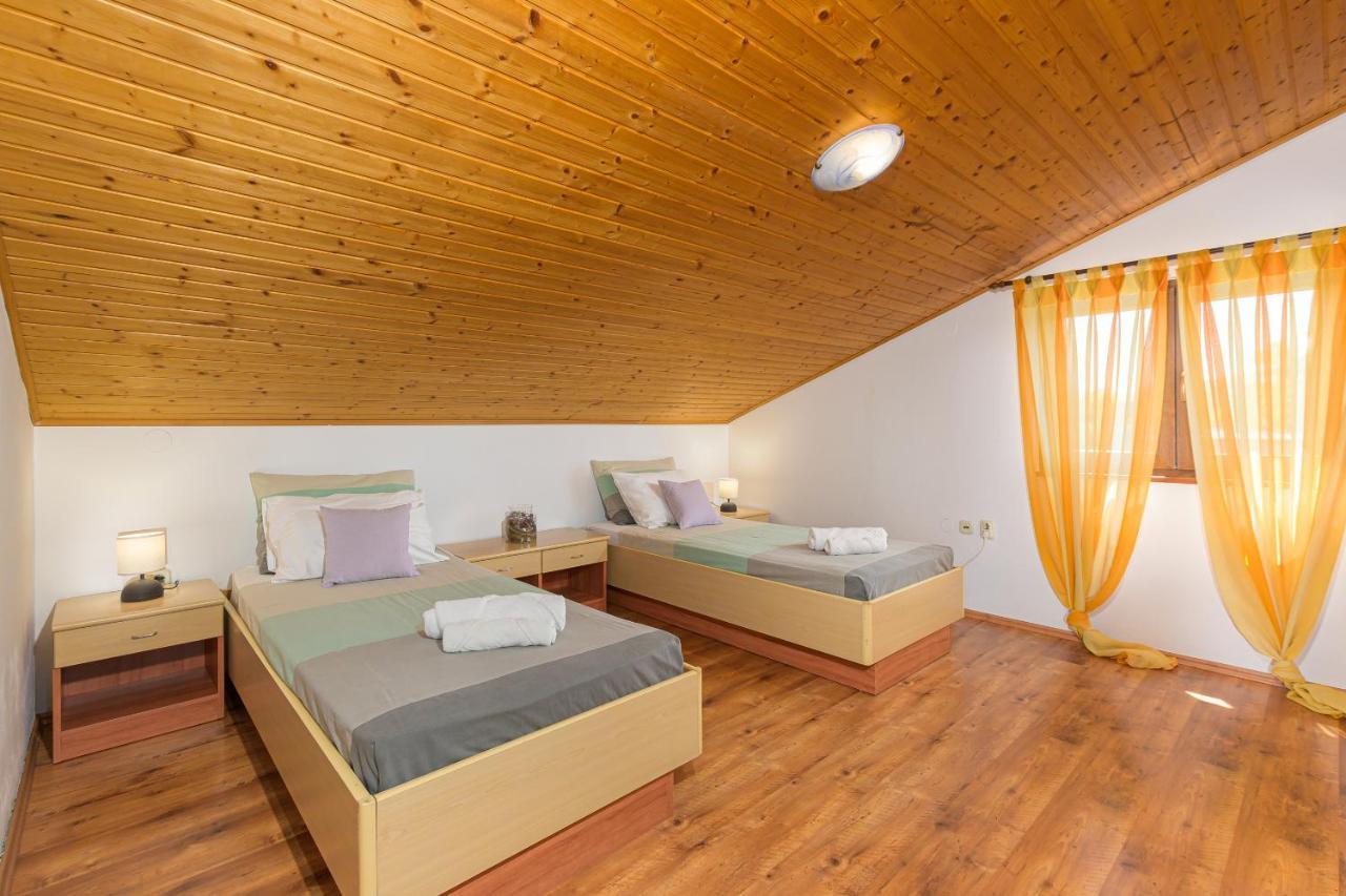 Villa Carla With Private Pool & Kids Playground - Pet Friendly Mutvoran Exteriér fotografie